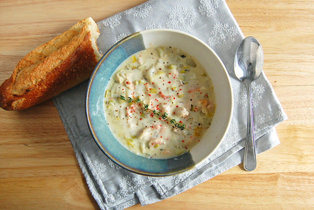 Gourmet St. Lawrence clam and shrimp chowder - Fourchette bleue par Exploramer